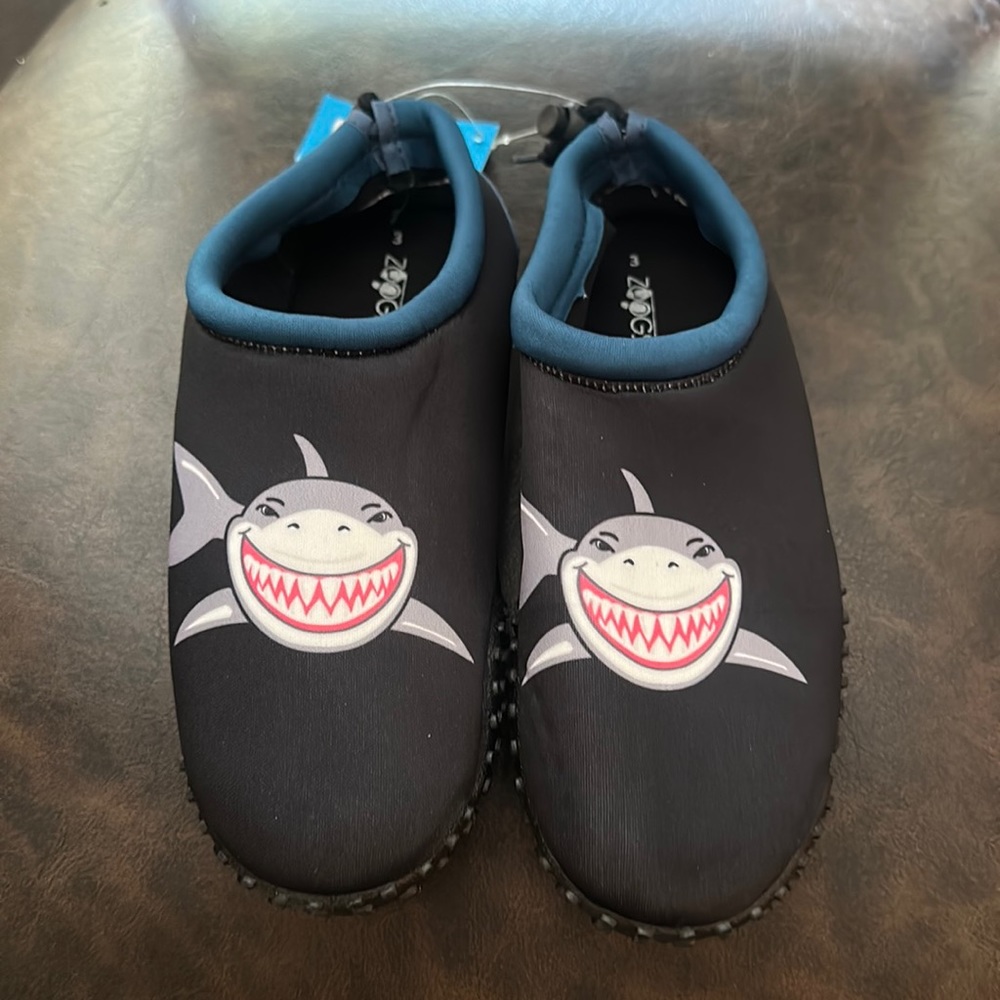 ZOOGS SHARK WATER SHOES: BLACK/BLUE: NEW WITH TAGS: SIZE 3